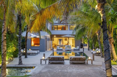 Modern Villa K Beachfront with infinity-zero-edge pool, 4 bedrooms in Anse Des Cayes - St Barth