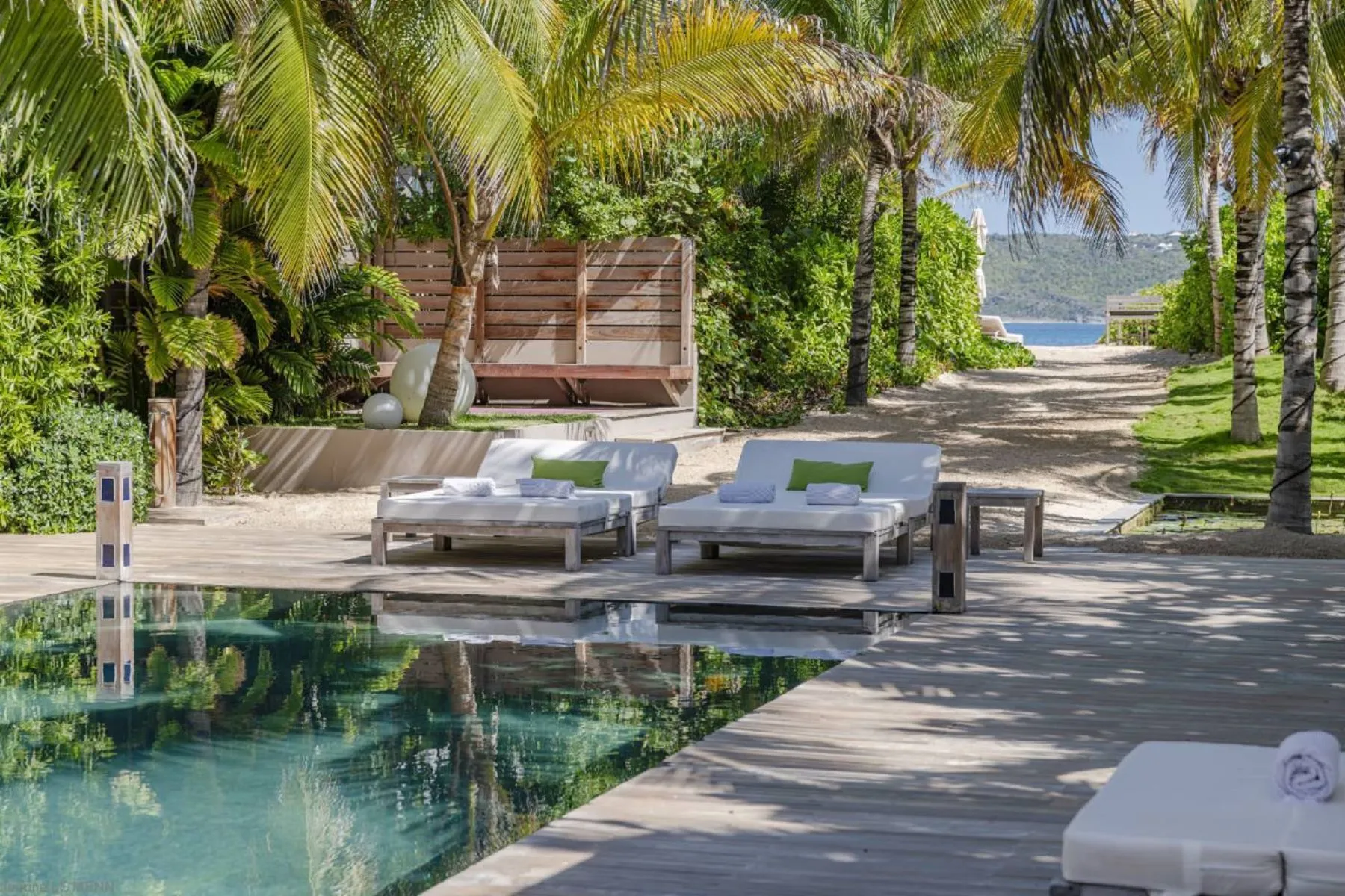 Modern Villa K Beachfront with infinity-zero-edge pool, 4 bedrooms in Anse Des Cayes - St Barth