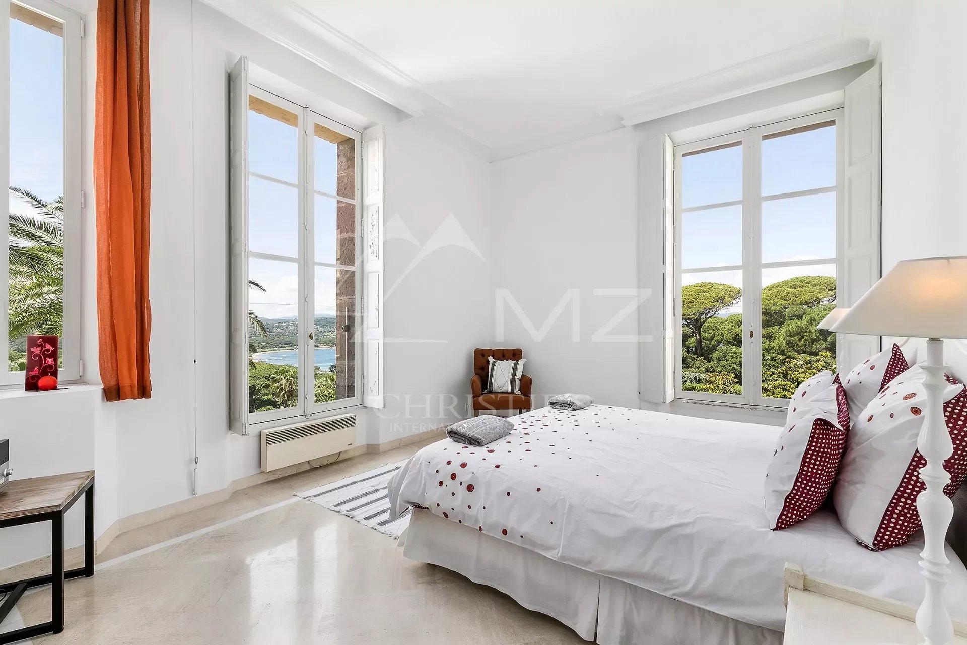 Castle Apartment Château Borelli landscaped park with swimming pool, 4 bedrooms in Saint Tropez